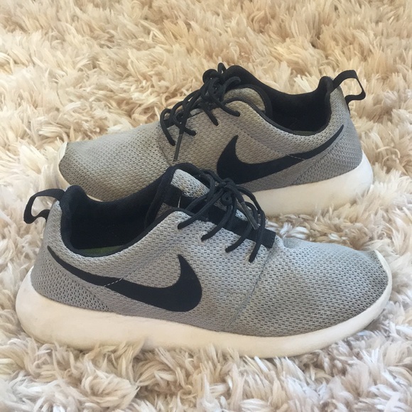 nike roshe one light grey